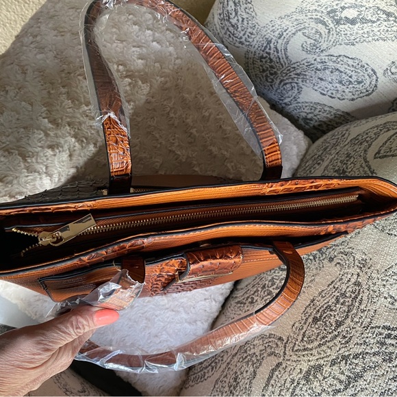 SALE! Vegan Leather, Alligator print Wallet and Handbag - Picture 7 of 16